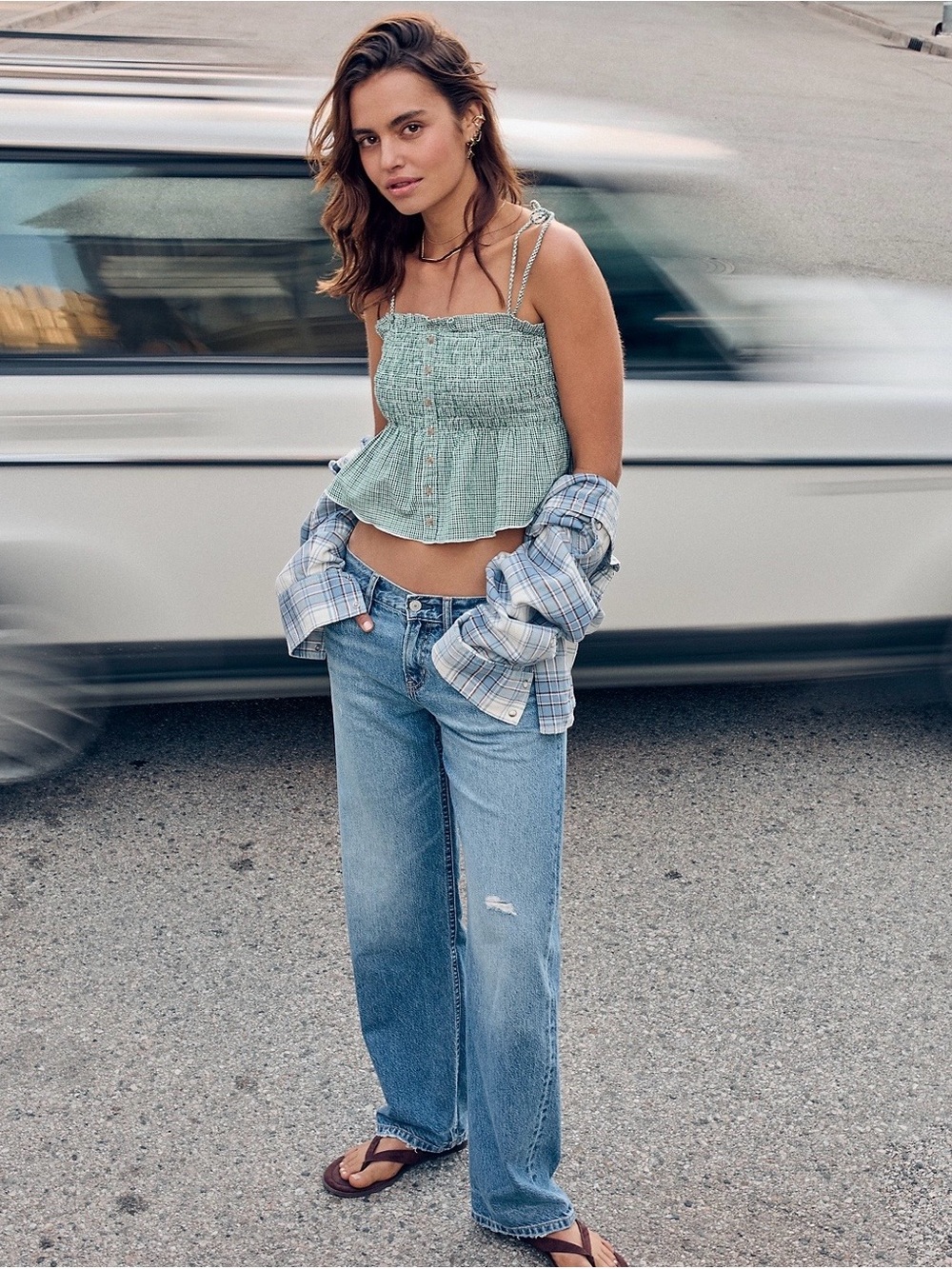 AE Low-Rise Classic
Straight Jean
